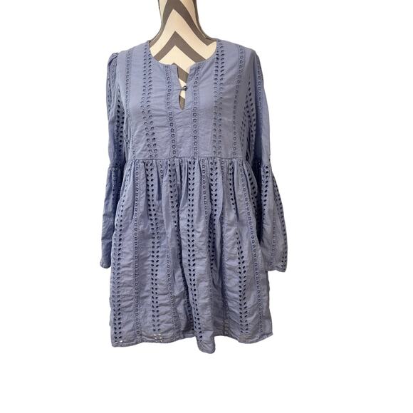 MudPie Dresses & Skirts - Mud Pie Blue Eyelet Lace Babydoll Mini Dress Boho Split Neck Bell Sleeve Small